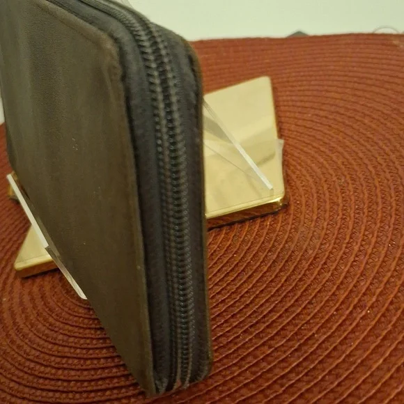 GUCCI Brown Zip Around Wallet - Picture 4 of 10